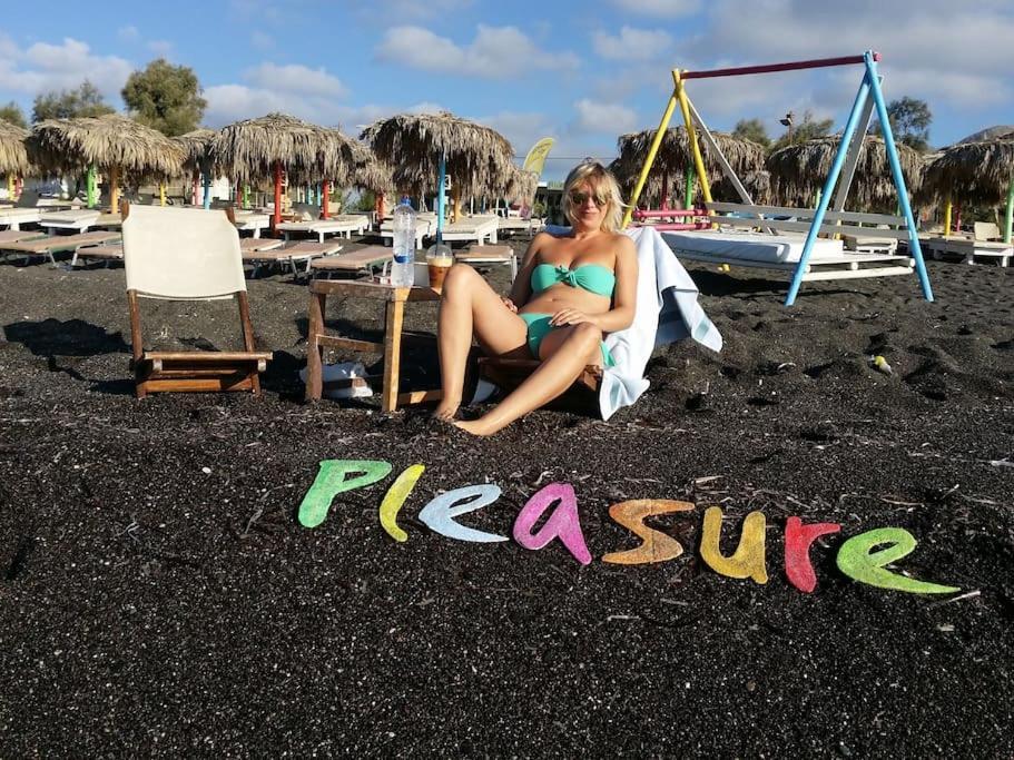 Pleasure Black Beach Perissa  Exterior photo